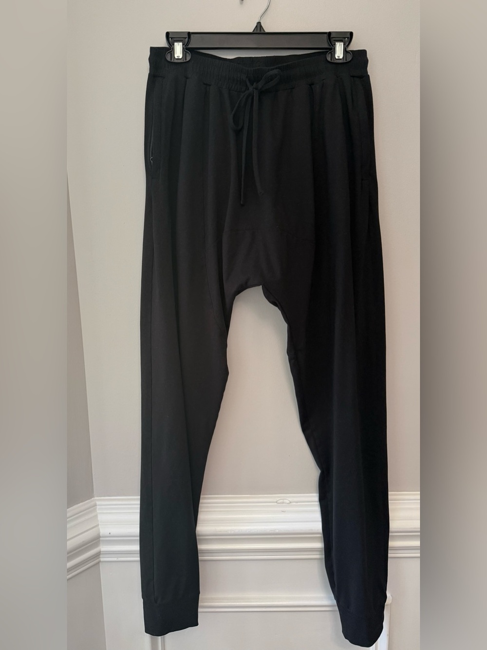 ALO Yoga Black Drop-Crotch Jogger Pants